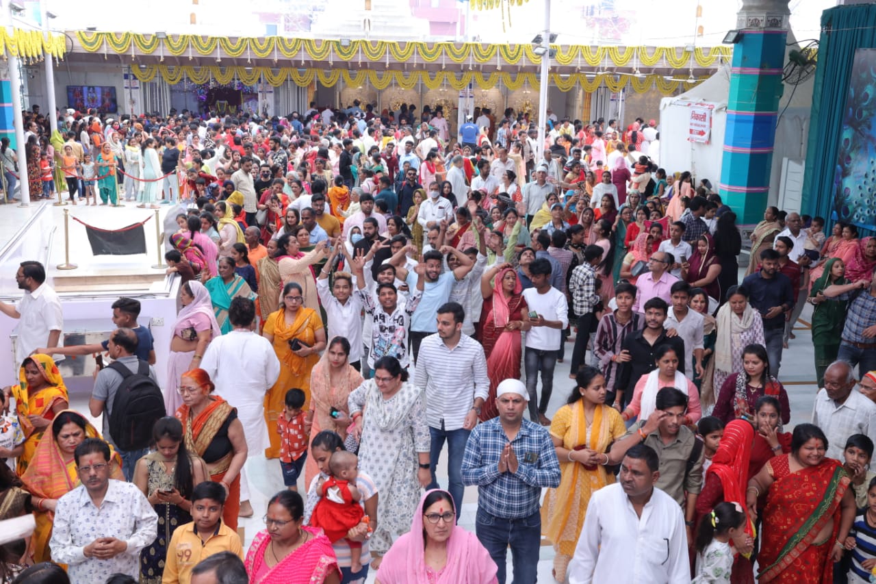 झण्डेवाला देवी मंदिर में आज सब की मनोकामना पूरी करनेवाली “माँ महागौरी” की पूजा – अर्चना