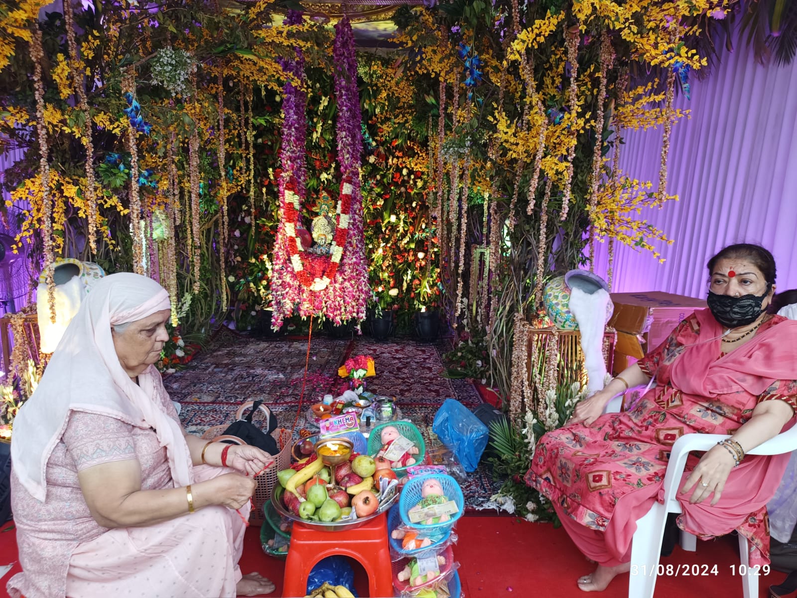 प्राचीन झण्डेवाला देवी मंदिर में श्रीकृष्ण भगवान की छठी का पर्व बडी धूमधाम के साथ मनाया गया