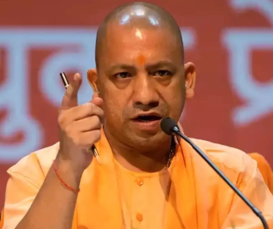 मुख्यमंत्री योगी आदित्यनाथ की सख्त चेतावनी दंगाइयों अपराधियों को बक्शा नहीं जाएगा
