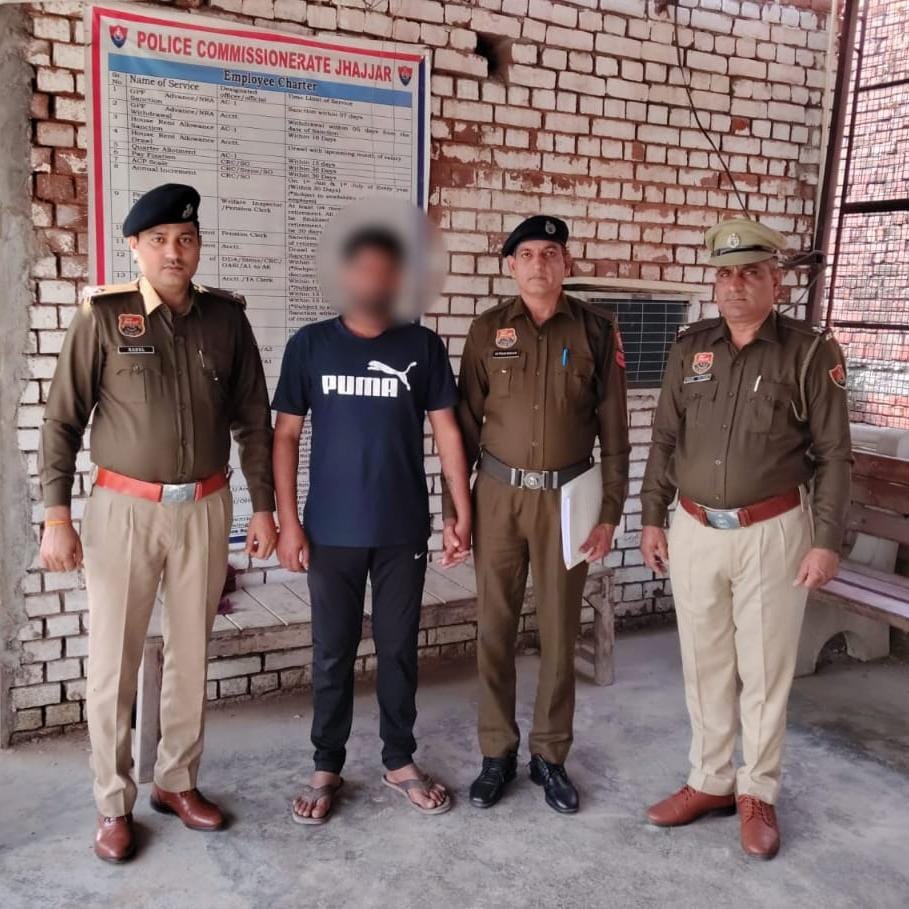 झज्जर पुलिस की टीम ने एक देशी पिस्तौल के साथ किया एक आरोपी को गिरफ्तार