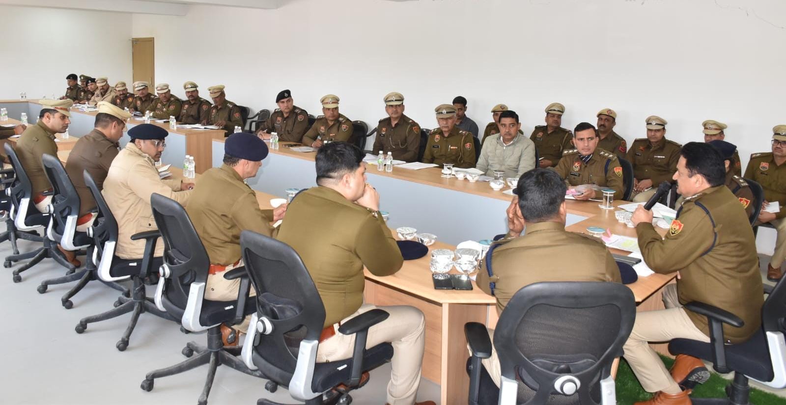 एडीजीपी हरदीप सिंह दून ने झज्जर पुलिस लाइन में लॉ एंड ऑर्डर ड्यूटी के लिए बनाई गई कंपनी का किया निरीक्षण