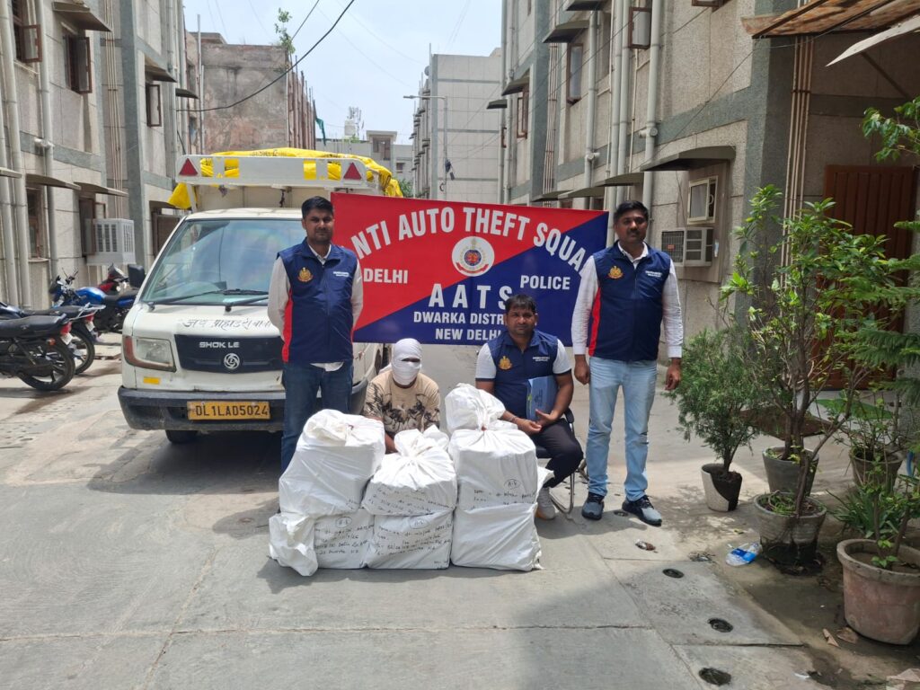 द्वारका पुलिस को बड़ी कामयाबी:अंतर्राज्यीय अवैध शराब तस्करी के बड़े रैकेट का किया भंडाफोड़