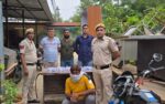 आउटर जिले में उभरते “MM गैंग” का भंडाफोड़, हथियारों के जखीरे के साथ सरगना मोनू गिरफ्तार