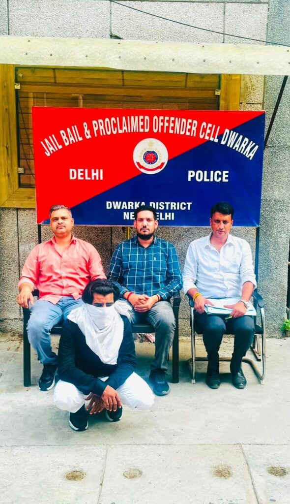 दिल्ली : चोरी के मामले में भगोड़ा घोषित आरोपी द्वारका पुलिस के हत्थे चढ़ा