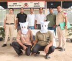 बुराड़ी में दुकानों में चोरी करने वाले 2 शातिर चोर गिरफ्तार, 26 मोबाइल और ढाई लाख कैश बरामद