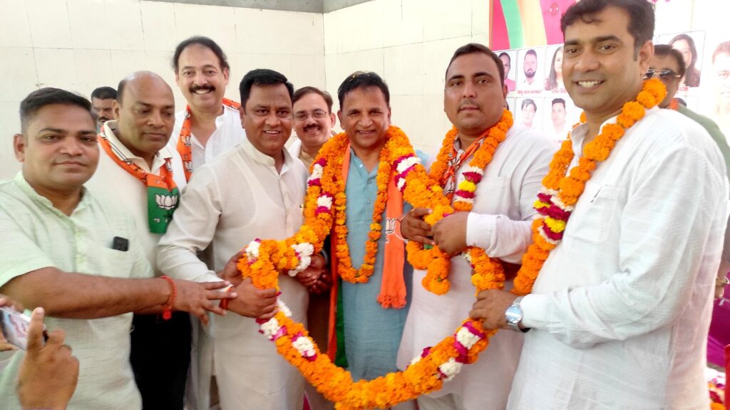 Grand Civic Felicitation Accorded to Newly Appointed Delhi BJP State General Secretary Mohan Lal Gihara in Madipur