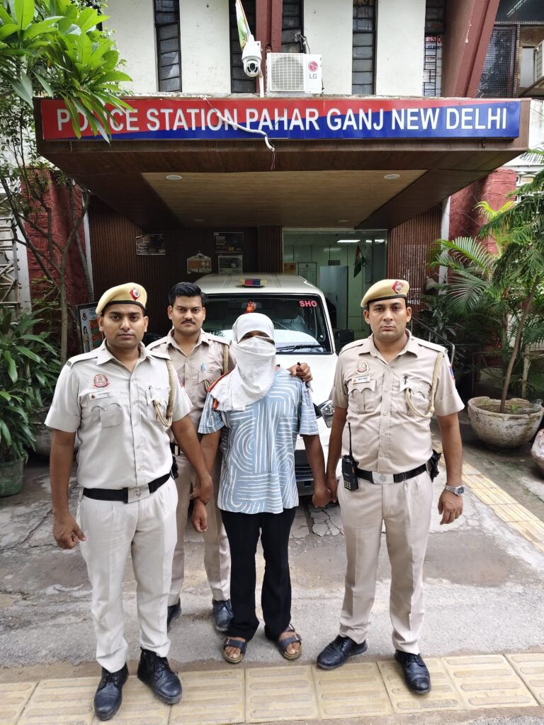 दिल्ली:पहाड़गंज पुलिस को बड़ी कामयाबी, 8 महीने से फरार मुसाफिरों को फ़साने वाला होटल दलाल समीर आलम गिरफ्तार