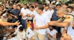 PM हाउस के पास राहुल-प्रियंका का धरना
