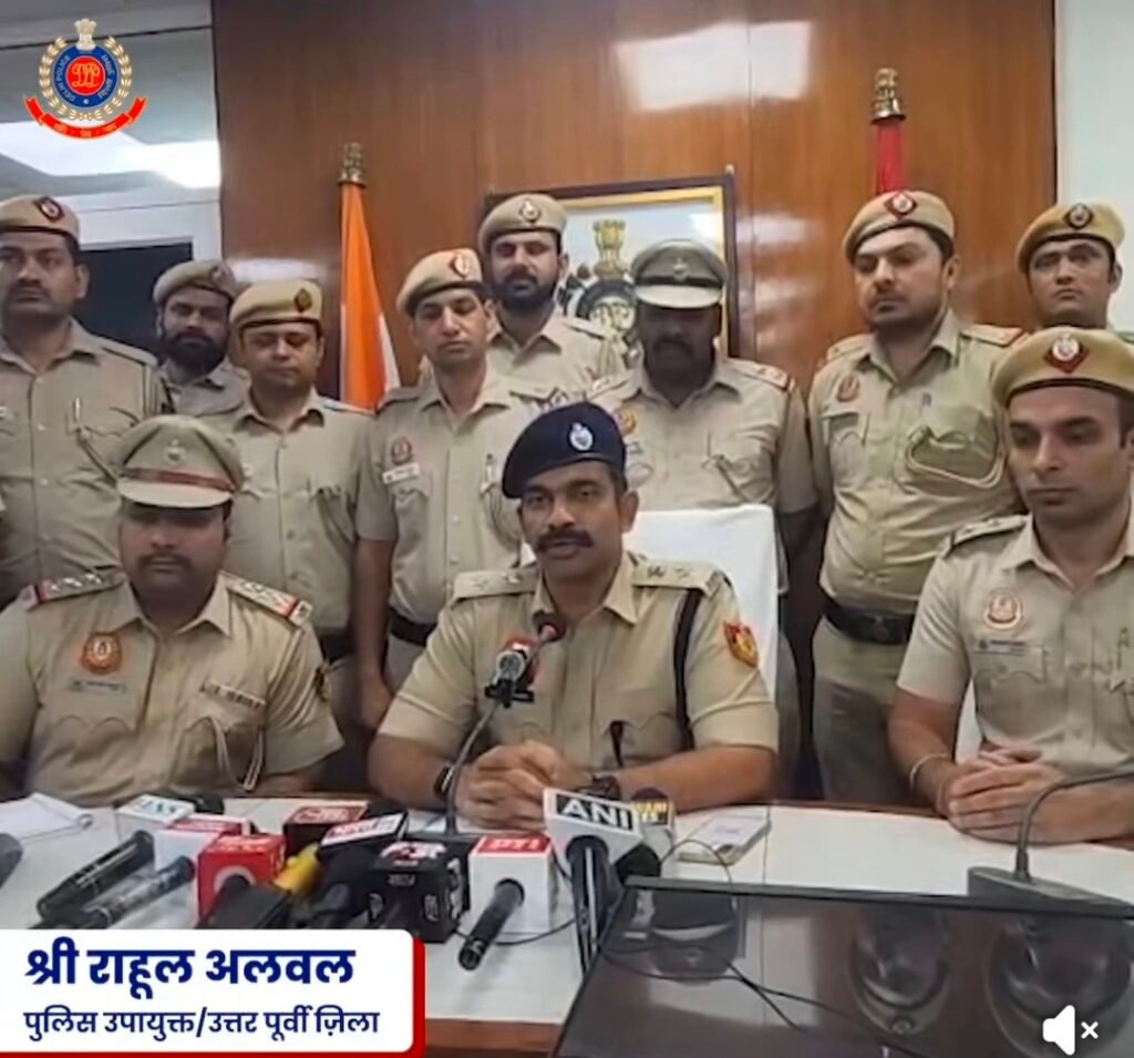 दिल्ली में प्रतिबंधित सिगरेट के 4 तस्कर गिरफ्तार, 1 करोड़ का माल बरामद